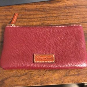 Dooney & Bourke wristlet - maroon